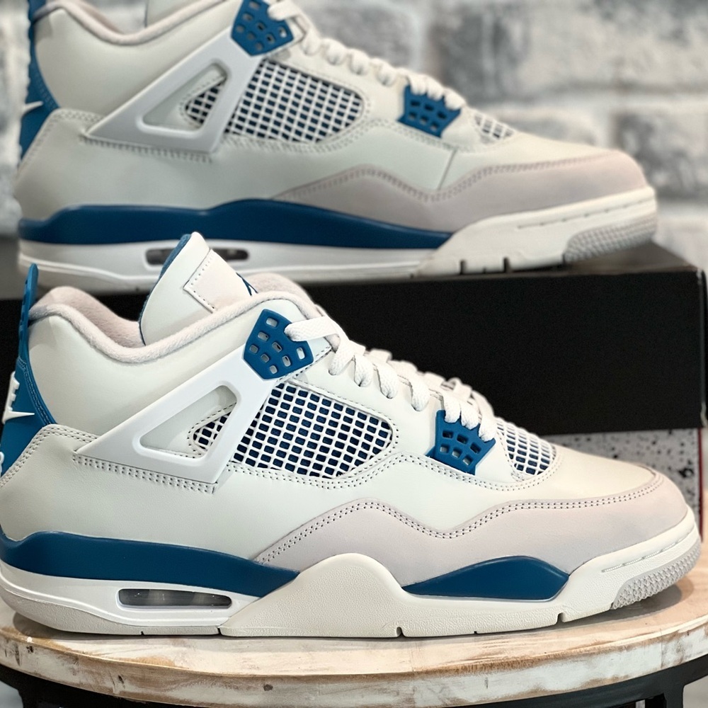 Jordan 4 Retro Military Blue Size 11.5 FV5029-141
